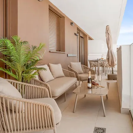 Casa Solana - Walk To & Center Estepona